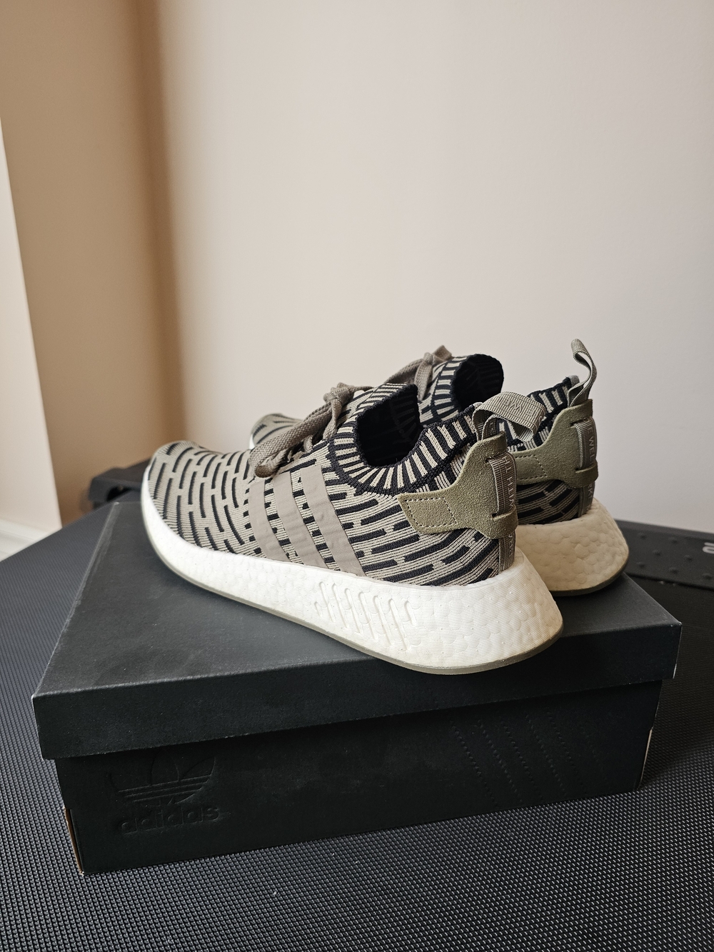 Adidas NMD R2 Primeknit - Picture 2 of 9